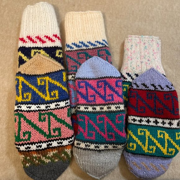 HAND KNITTED SOCKS Christmas Gift For Loved Ones Warm Soft Hand-Made Super Cool - Picture 1 of 8